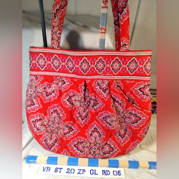 Red Motif Vera Bradley Small Tote § - Picture 2 of 12